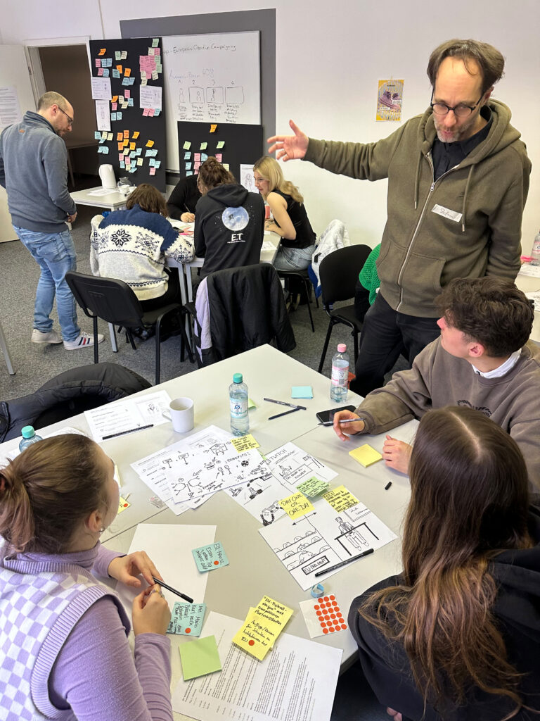 Diskussion zur Europawahl in einer Designschule mit Lehrern und Studenten