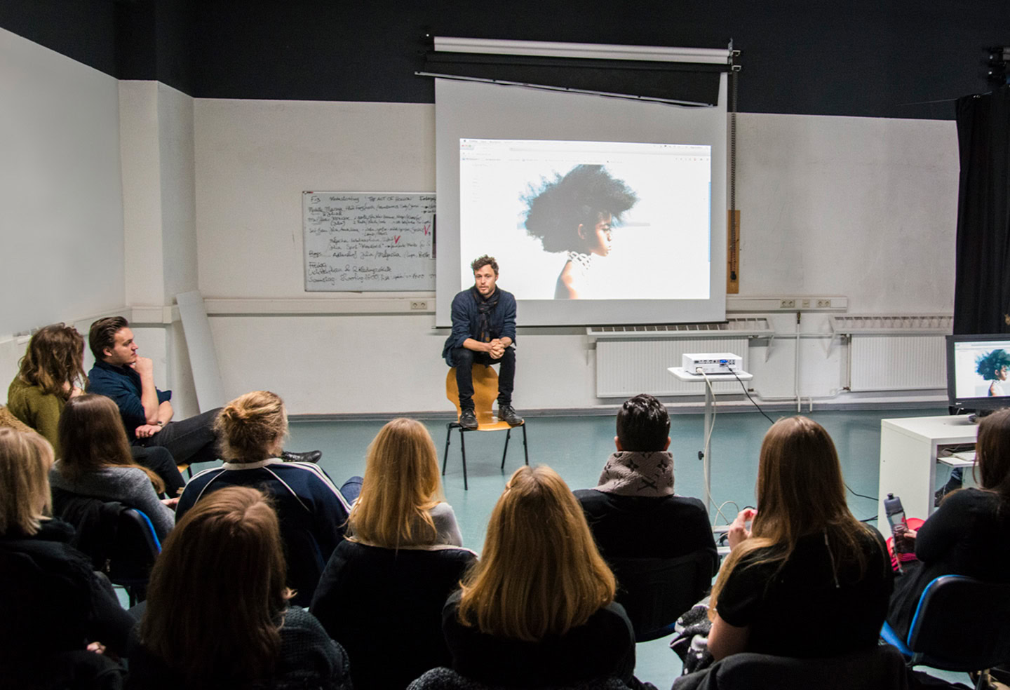 Innovative Lehrkonzepte und Praxisbesuche innerhalb der Ausbildung wie hier zu Besuch bei einem Kooperationspartner